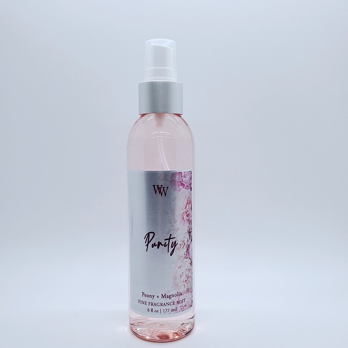 Peony and Magnolia is delicate yet satisfyingly bold. It captures spring at the peak of its blossoming glory with its marriage of peony, magnolia and freesia. Base notes of powder and wood wrap up this complex bouquet with a clean, graceful finish. Top: Cherry blossom, Bergamot Middle: Magnolia, Peony, Green Leaves, Freesia Base: Amber, Powder