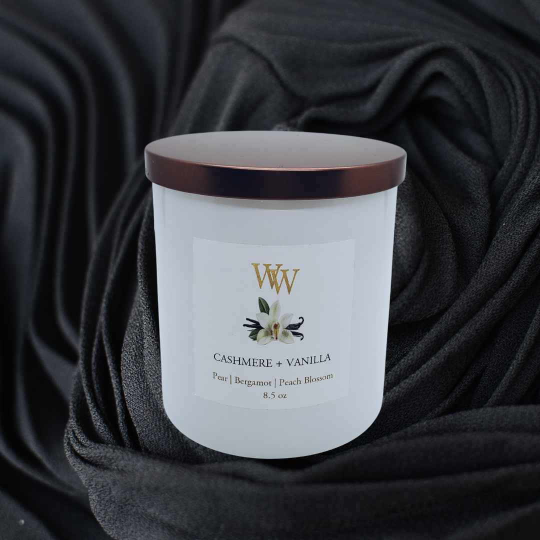 Warm vanilla, elevated by woody cashmere and sweet amber, and rounded out with slightly detectable notes of fruity citrus.  TOP: Pear, Bergamot, Peach Blossom MIDDLE: Warm Amber, Jasmine, Cashmere BASE: Musk, Sheer Vanilla, Sand
